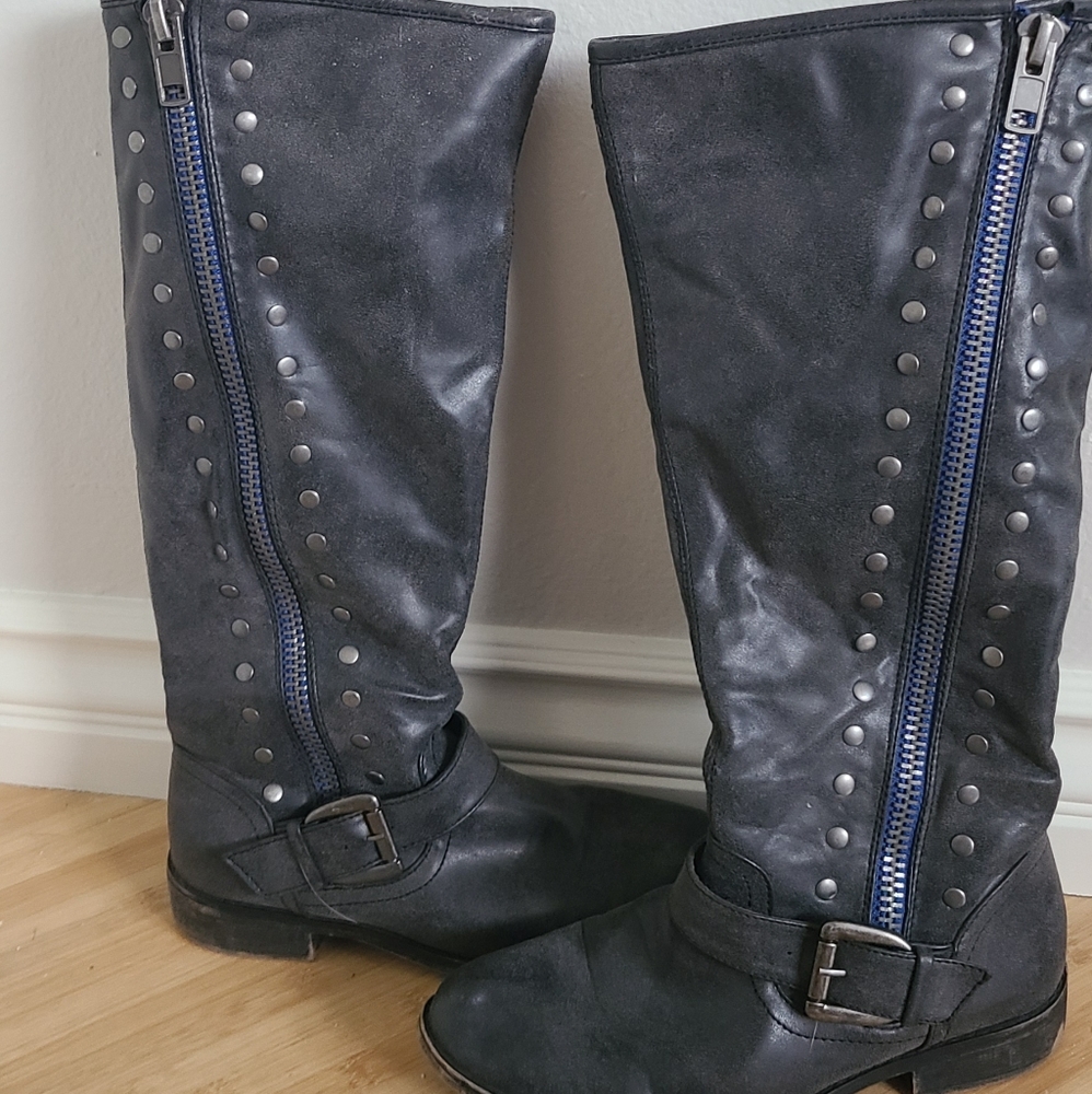 High rise zipperd boots